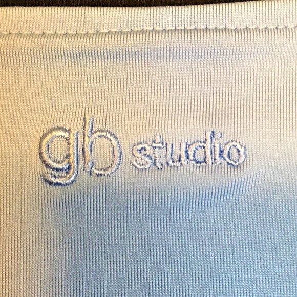 GAP BODY / GB STUDIO Sports Top w/ Shelf Bra - S/P - Picture 6 of 11